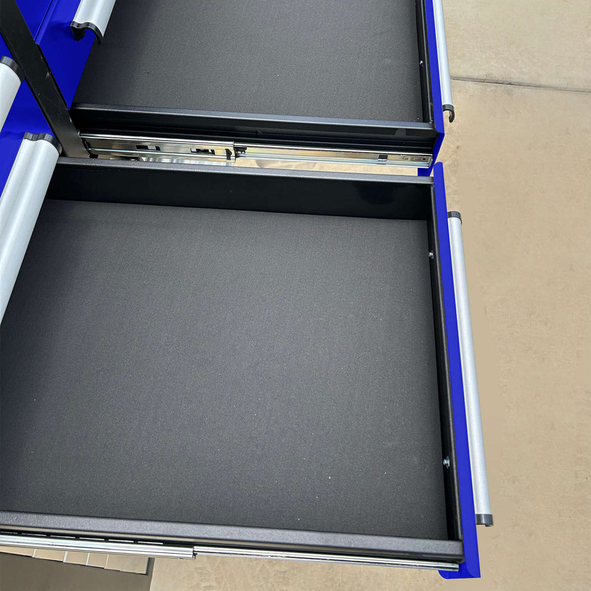 10ft 25-Drawer Storage Workbench with Wheels